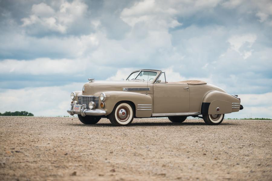  Cadillac Series 62 Convertible Coupe Deluxe (41-6267D) 1941 года  (фото 3 из 44)